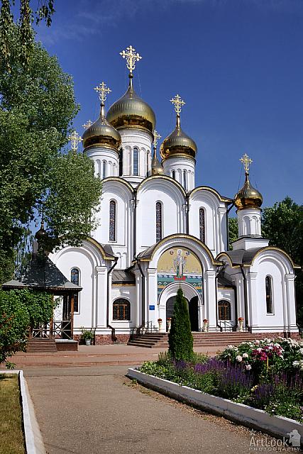 A Way to Nikolsky Cathedral