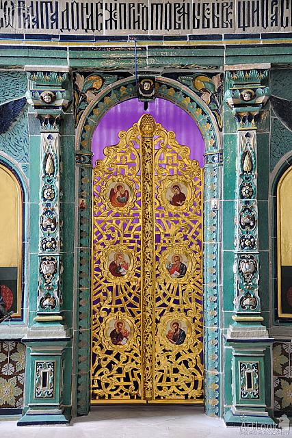 Golden Tsar's Gate of the Dormition Church