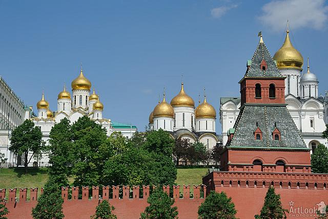 Kremlin Churches and Taynitskaya Tower