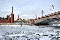 Icy Moskva River and Moscow Attractions