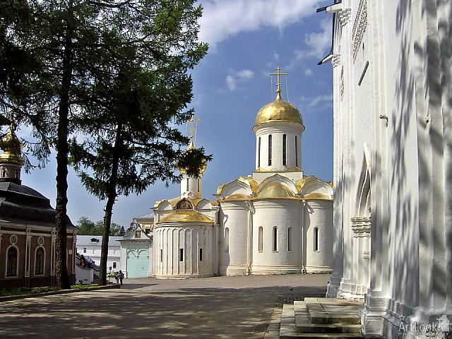 The Road to the Holy Trinity Cathedral