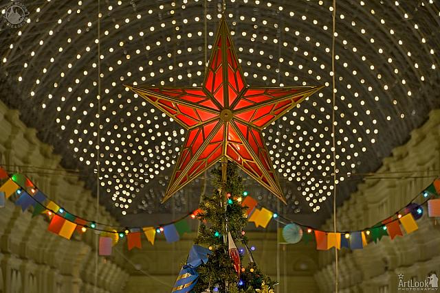 A La Kremlin Star – The Christmas Tree Topper in GUM