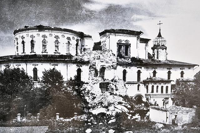Ruins of the Resurrection Church in December 1941
