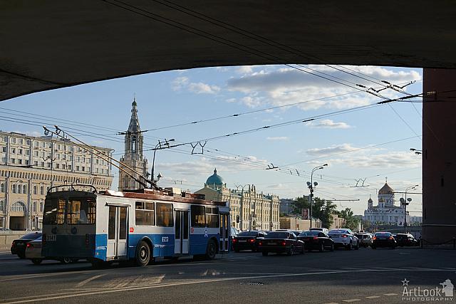Under Bolshoi Moskvoretsky Bridge