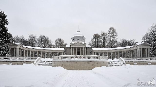 Overview of the Colonnade in Winter