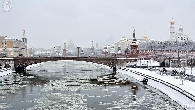 Bolshoy Moskvoretsky Bridge & Moscow Kremlin Towers in Snow