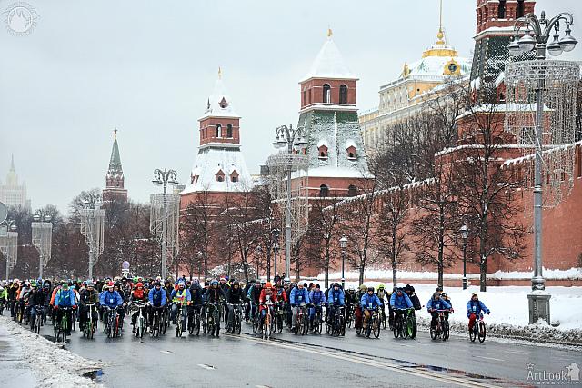 Cyclists on the Kremlin Embankment in the Snow