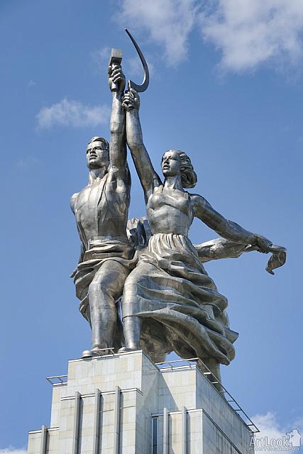 Sculpture of the Worker and Collective Farmer