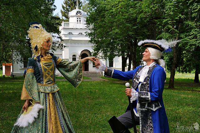 Offering Hand and Heart in front of the White Palace