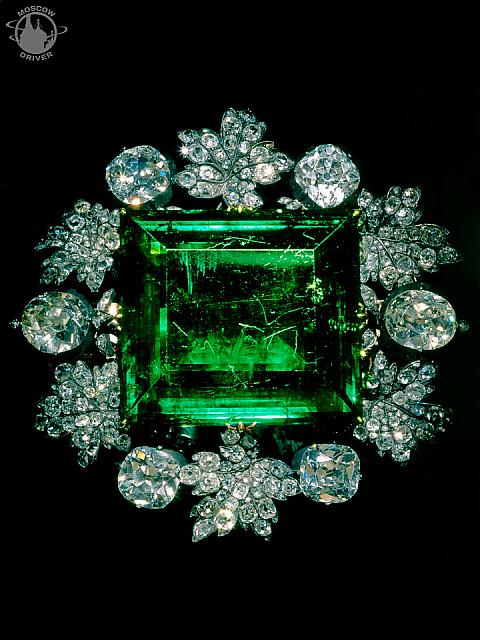 Brooch with Colombian Emerald