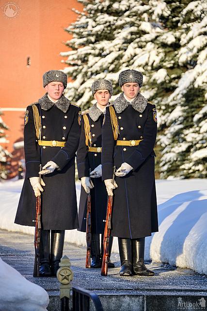 Honor Guards Locking Bayonet Knifes in Winter