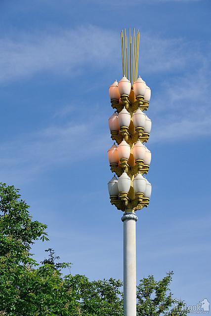 Top of the Wheat-Shaped Street Light