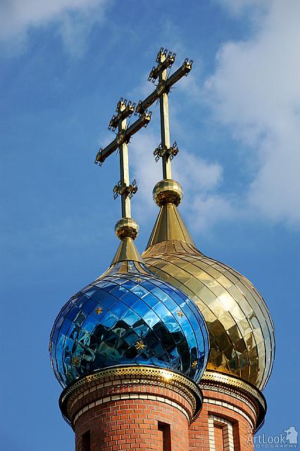Blue & Gold Mirror-tiled Onion Domes of church in Vostryakovo