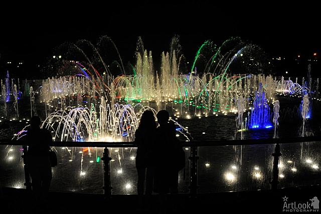 Stunning Night Fountain Show in Tsaritsyno