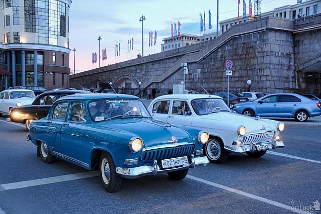 Moscow Tours in Soviet Retro Cars Volga GAZ-21