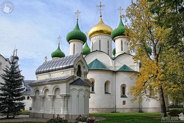 Transfiguration Cathedral and Pozharsky Memorial in Fall Season