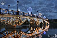 Reflections of the Crystal Bridge in Tsaritsyno