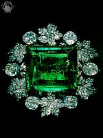 Brooch with Colombian Emerald